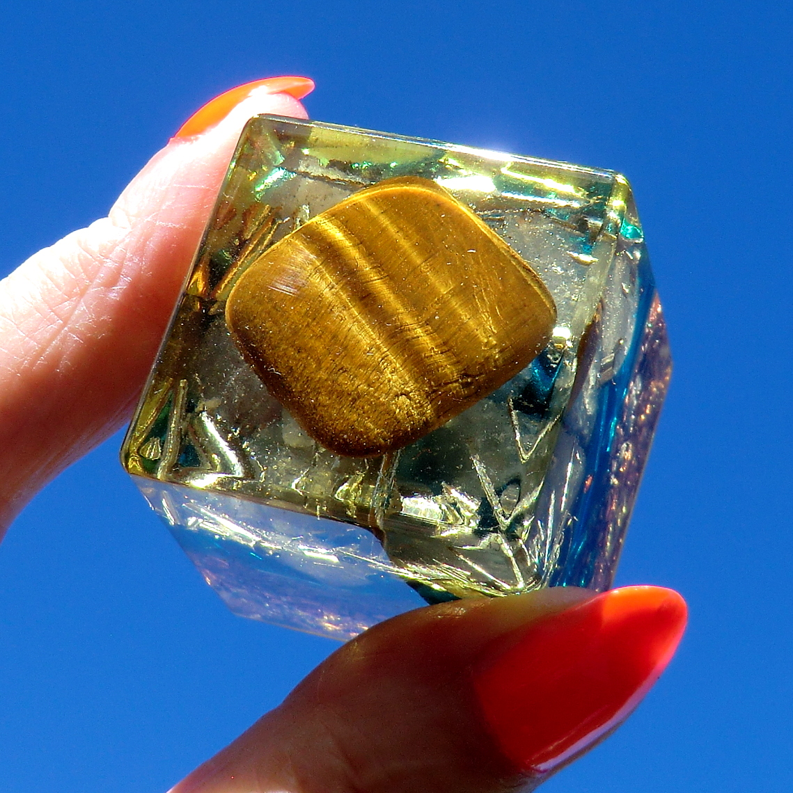 Orgonit - Kostka *Teplo domova* s Tygřím okem