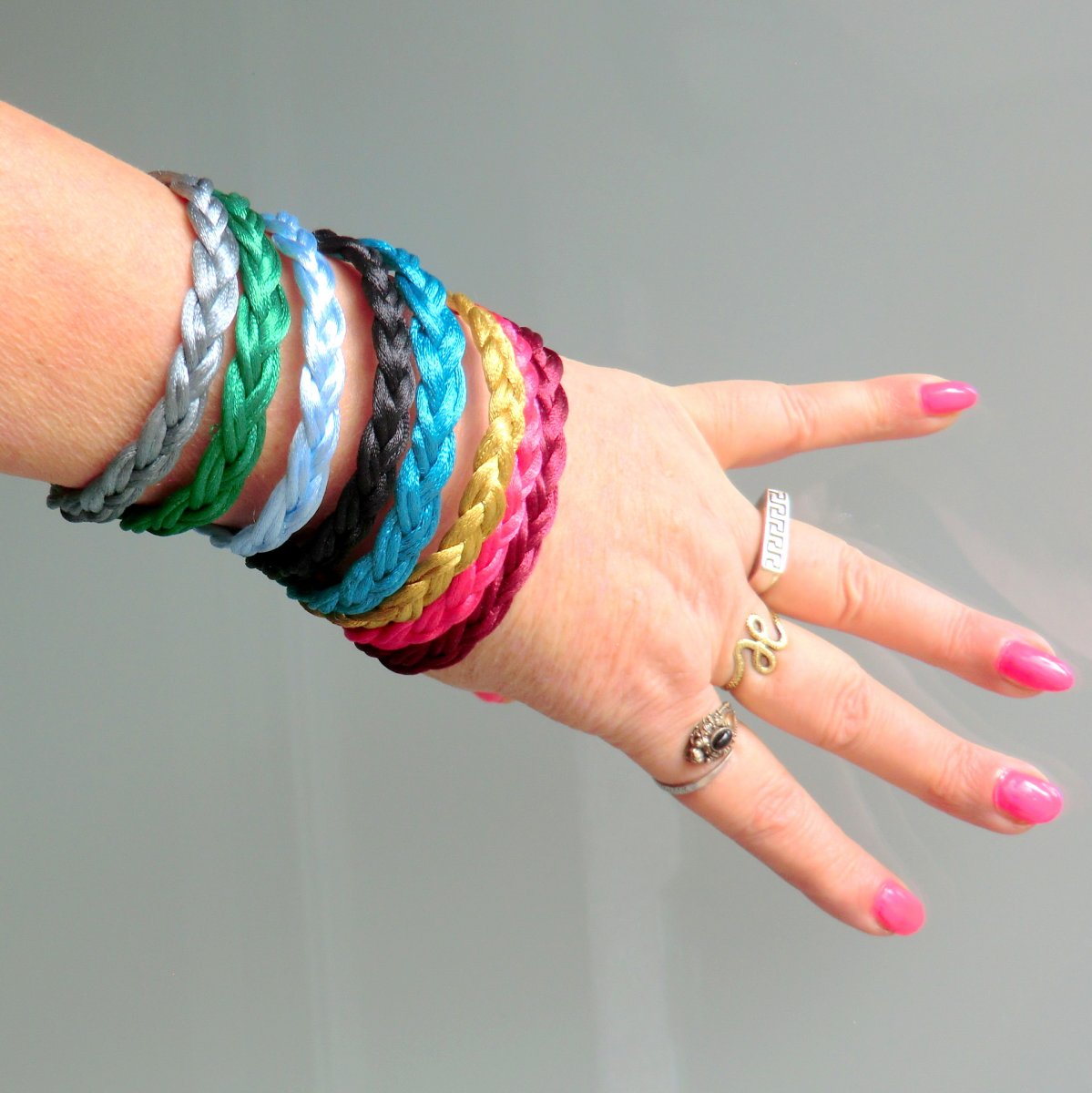 Náramek Saténový Propletenec - mix barev