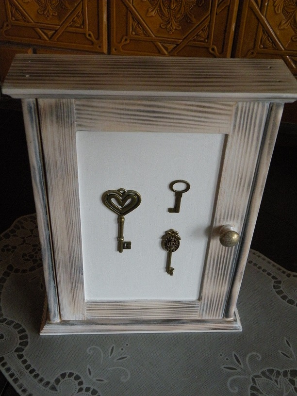 Skříňka na klíče - mosazné klíče