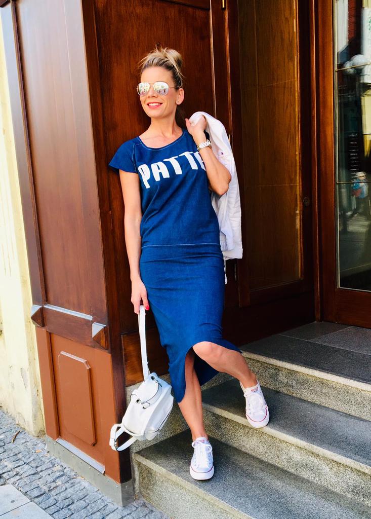 Letní šaty s dezénem jeans jsou z měkoučké bavlny