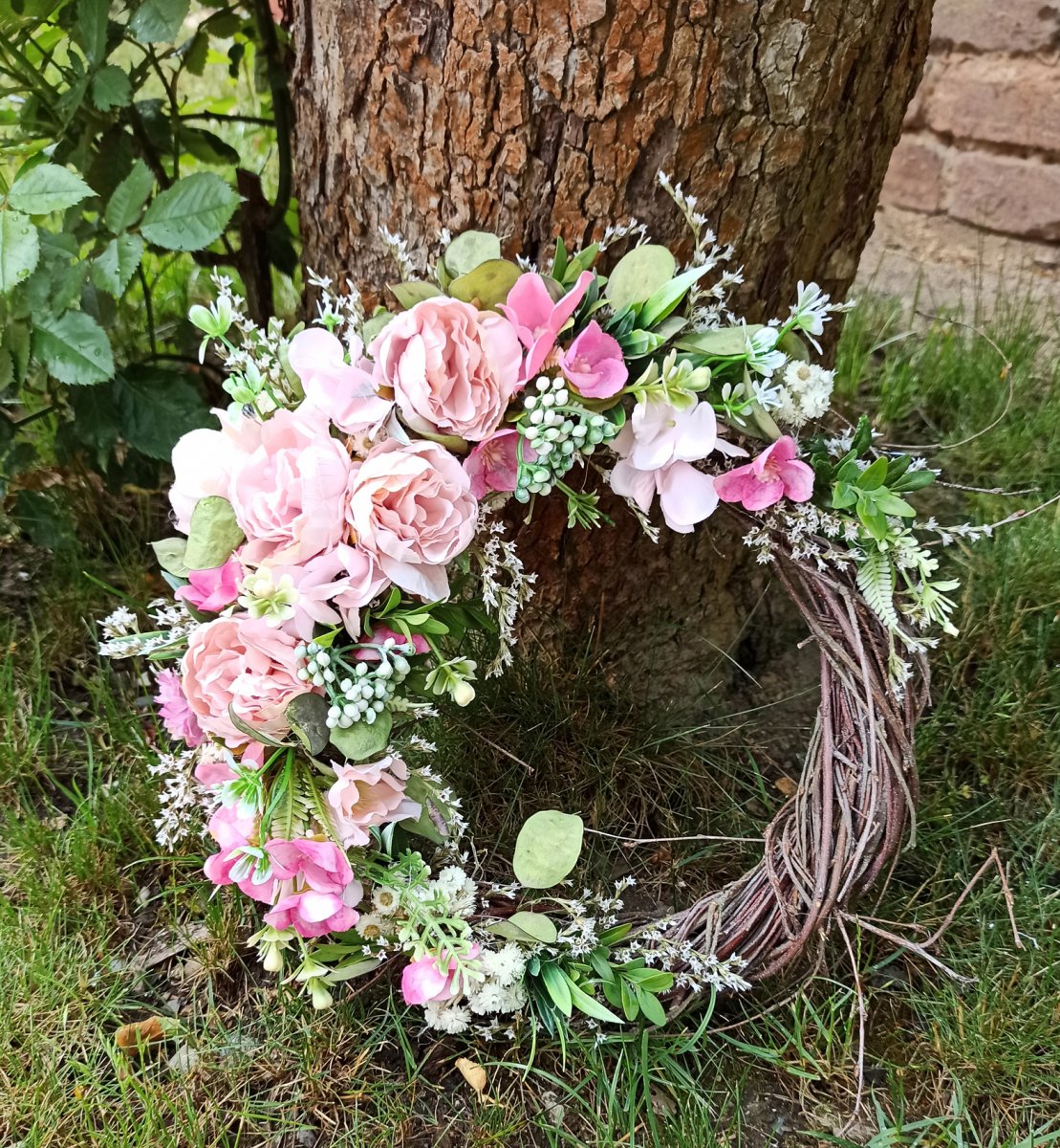 Věneček narůžovělý