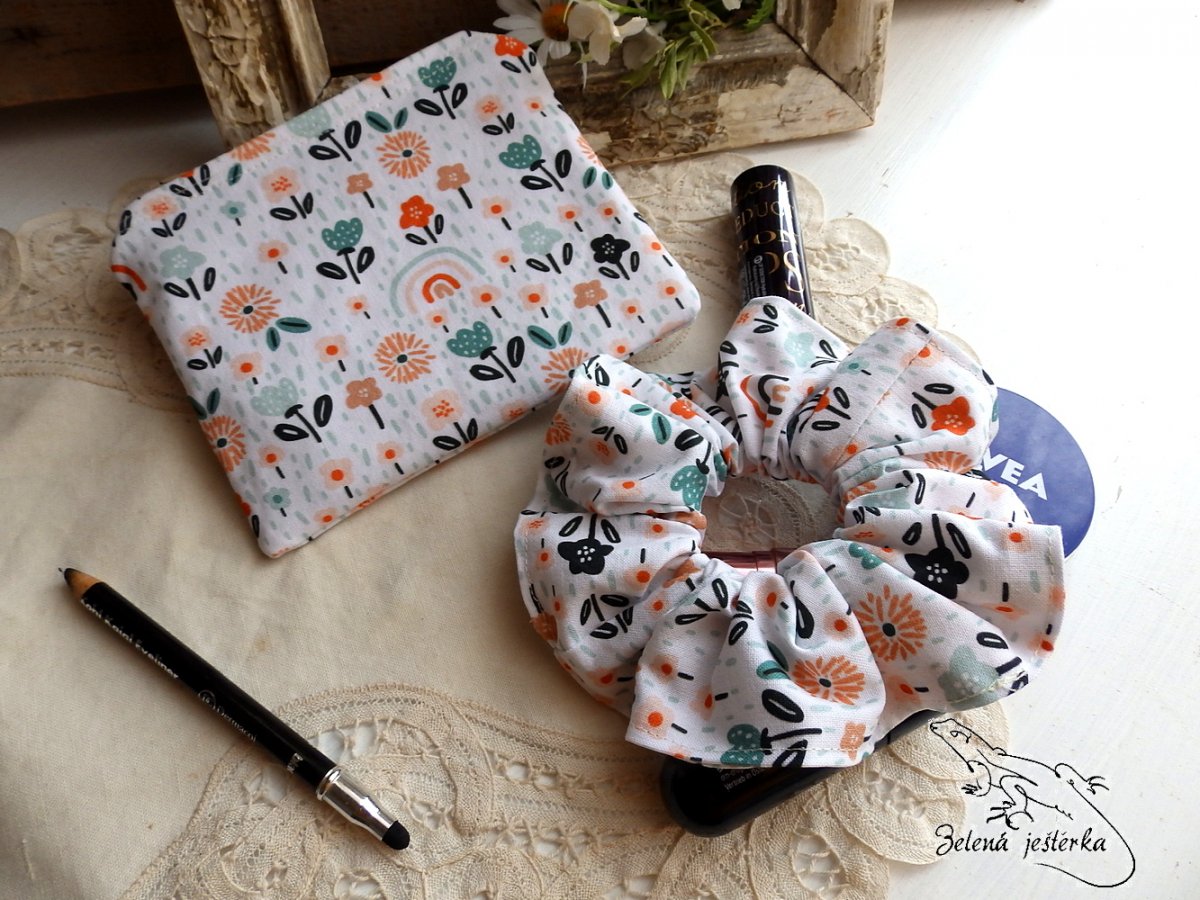 Kapsička se scrunchies gumičkou