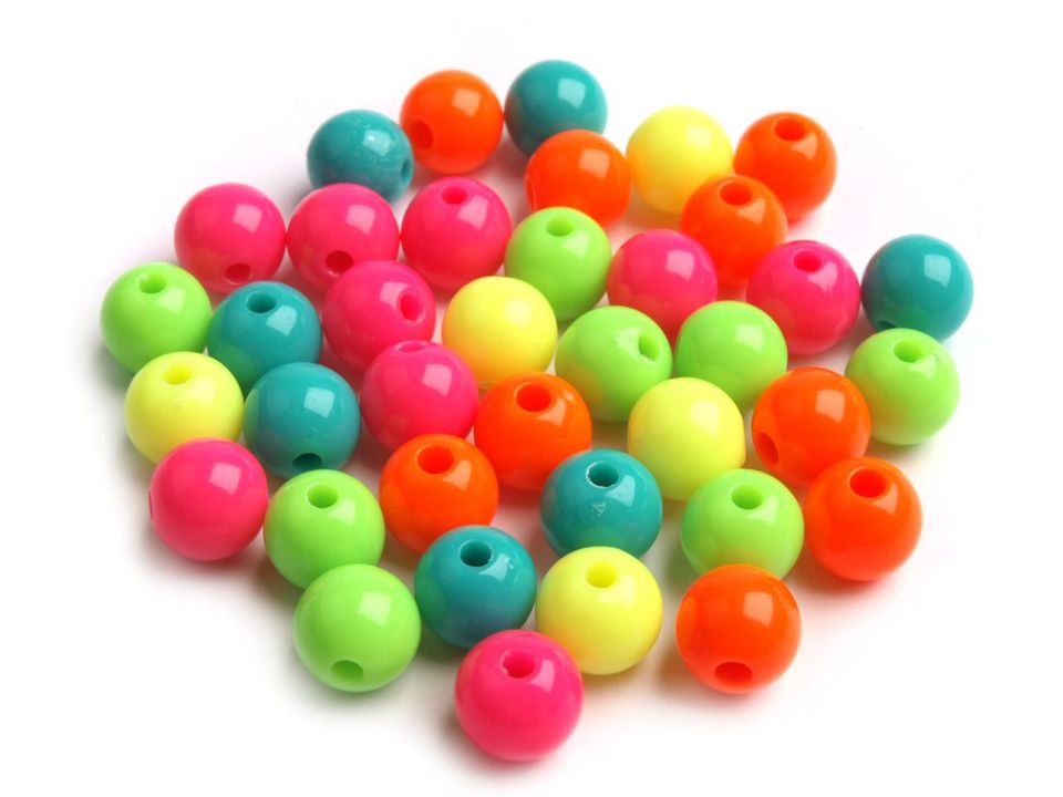 Plastové korálky - 40 kusů.