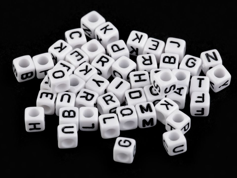 Plastové korálky - 50 kusů.