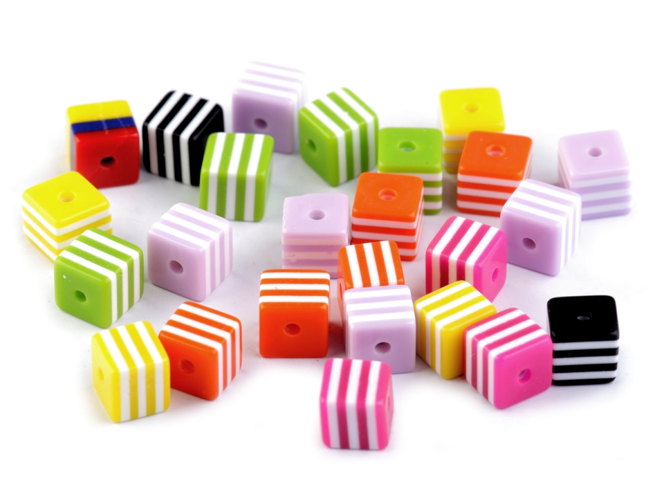 Plastové korálky - 25 kusů.