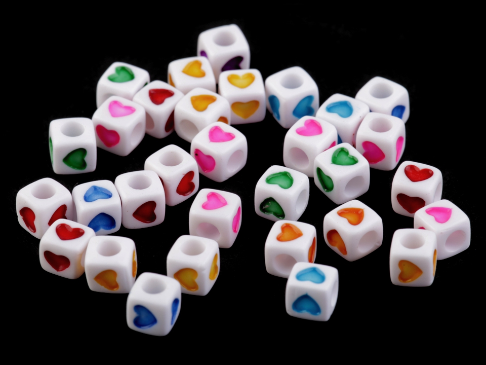 Plastové korálky - 50 kusů.