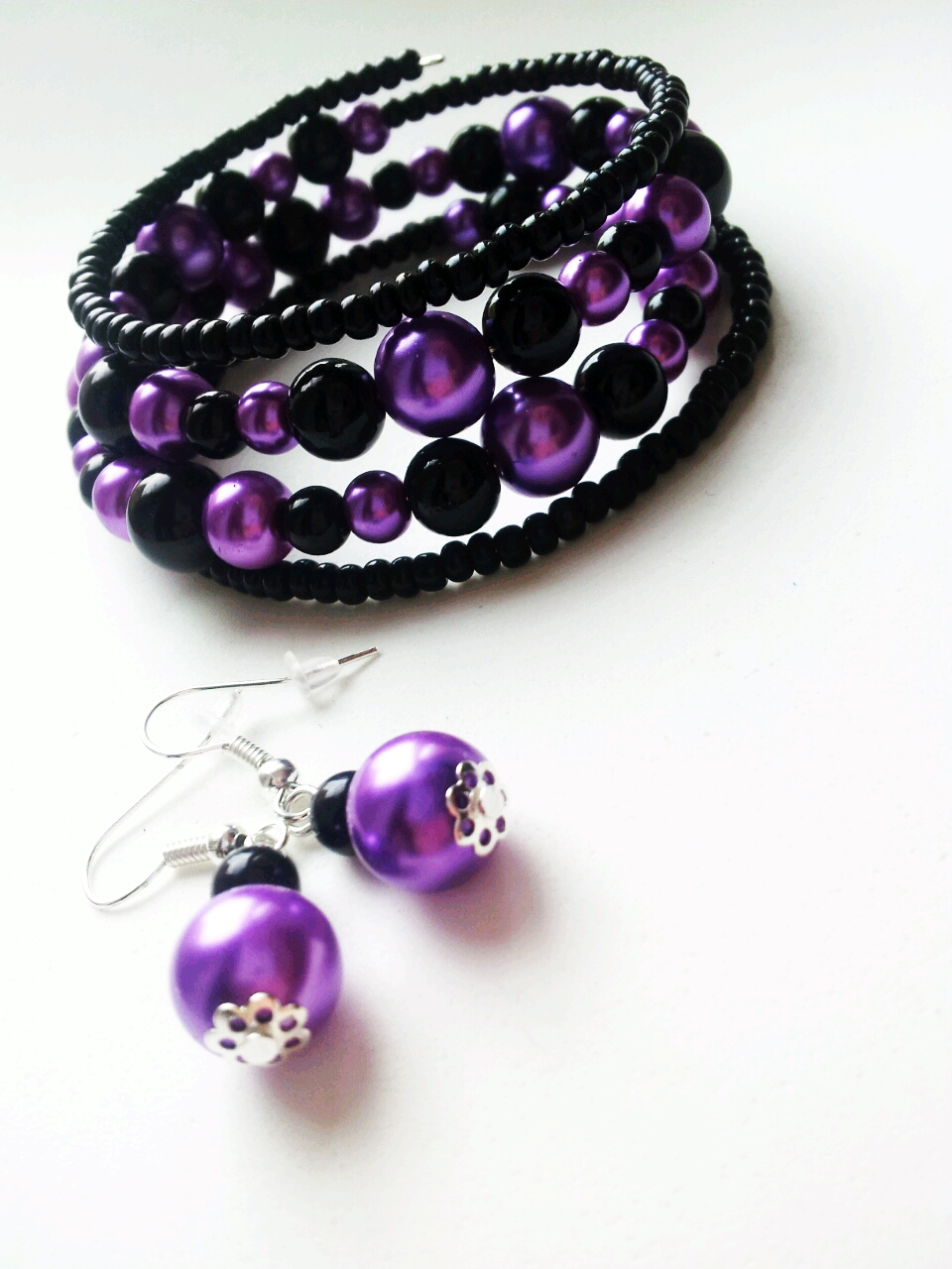 Náramek s náušničkami