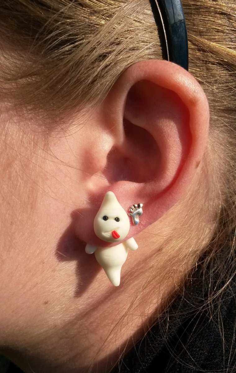 svítící duch skrz ouško 1ks