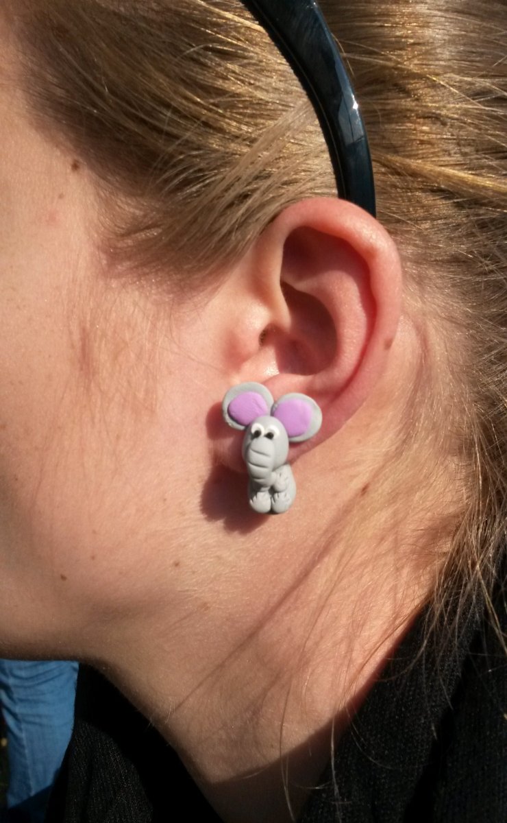 sloník skrz ouško 1ks