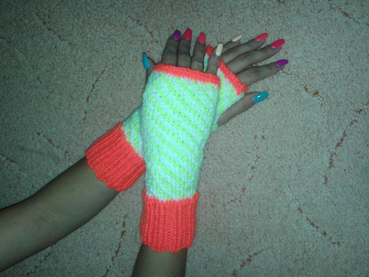 Ručně pletené návleky  - neonová barva