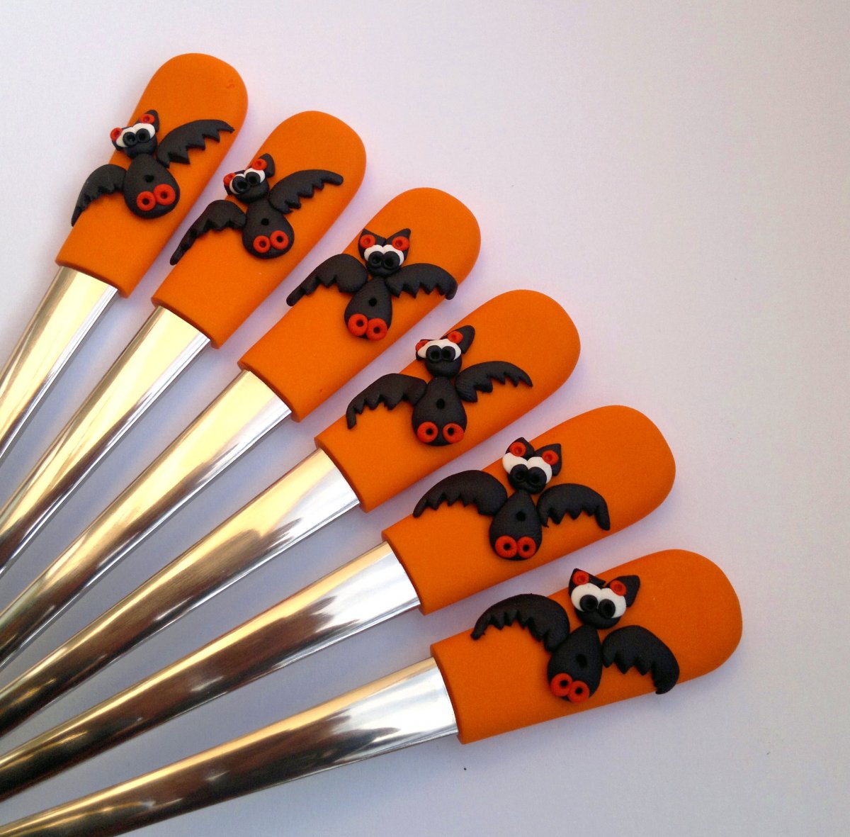 Dezertní lžičky- 18 cm. Netopejrci...