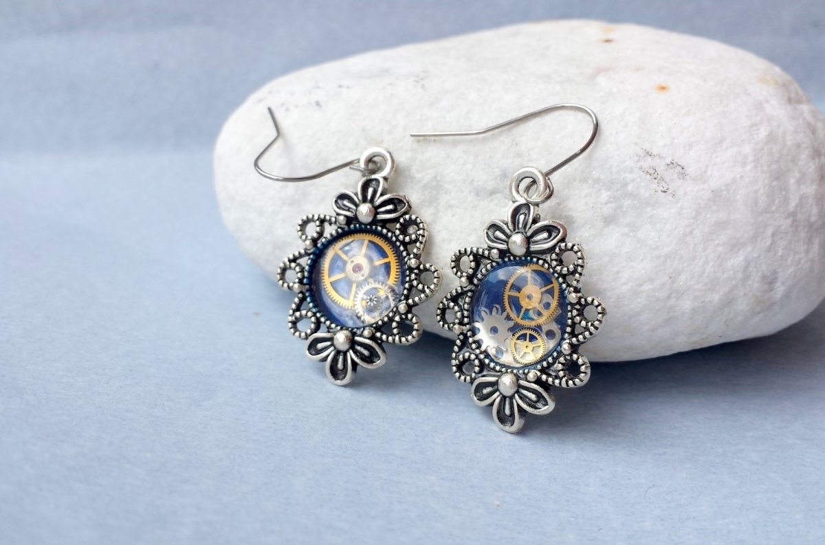 Malé modré steampunkové náušnice