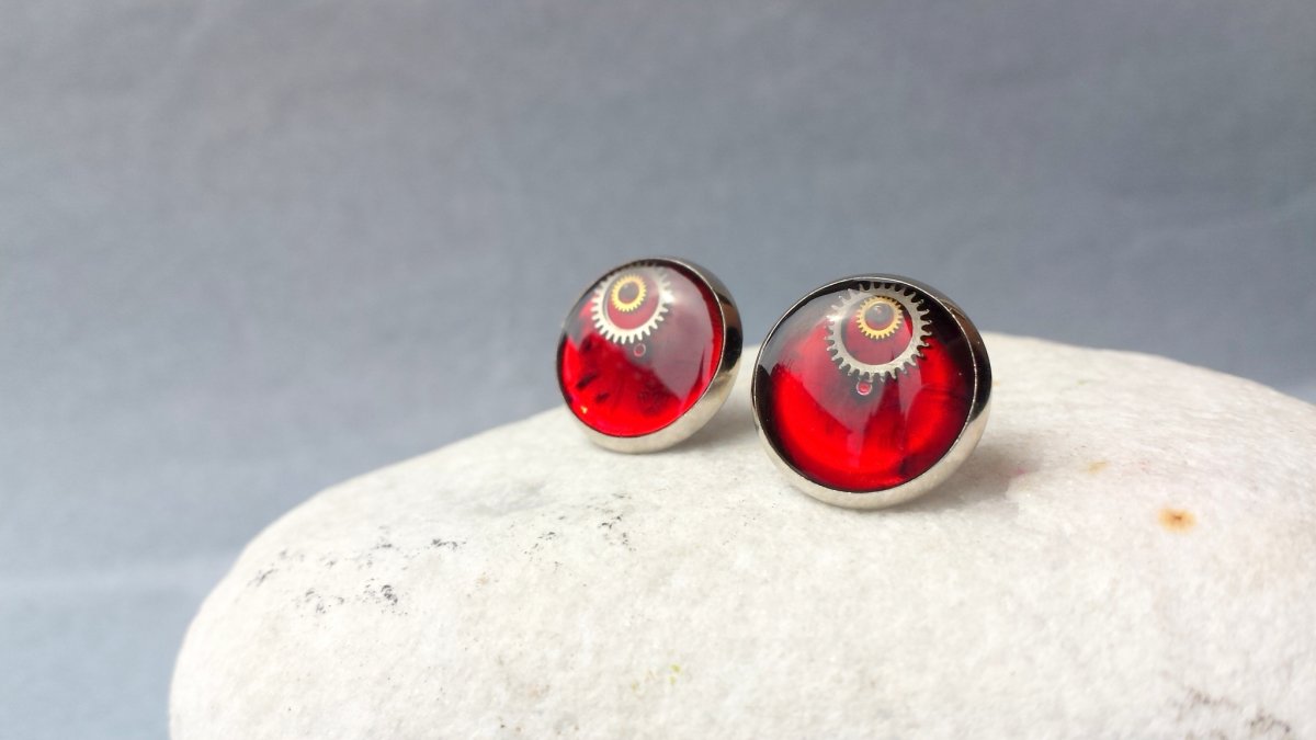 Červené steampunkové puzetky