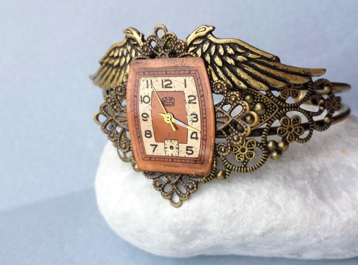 Steampunkový zdobený náramek s křídly