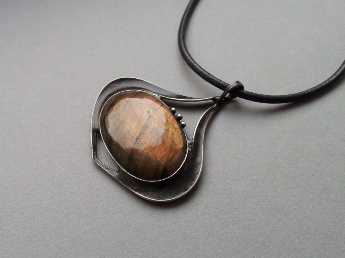 Vnitřní světlo (labradorit)