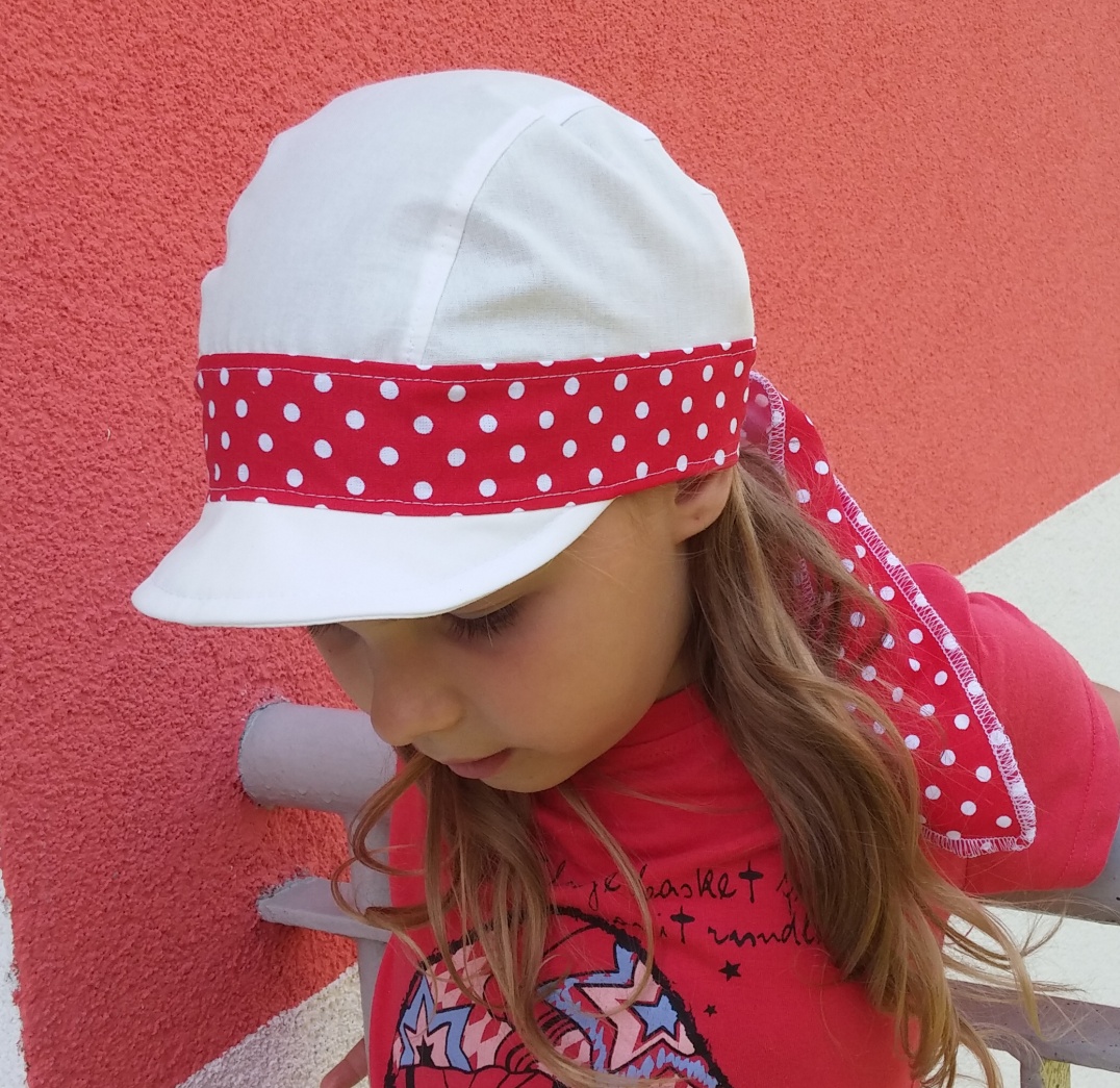 letní dětská pirátka s kšiltem bílá- červená s  puntíky
