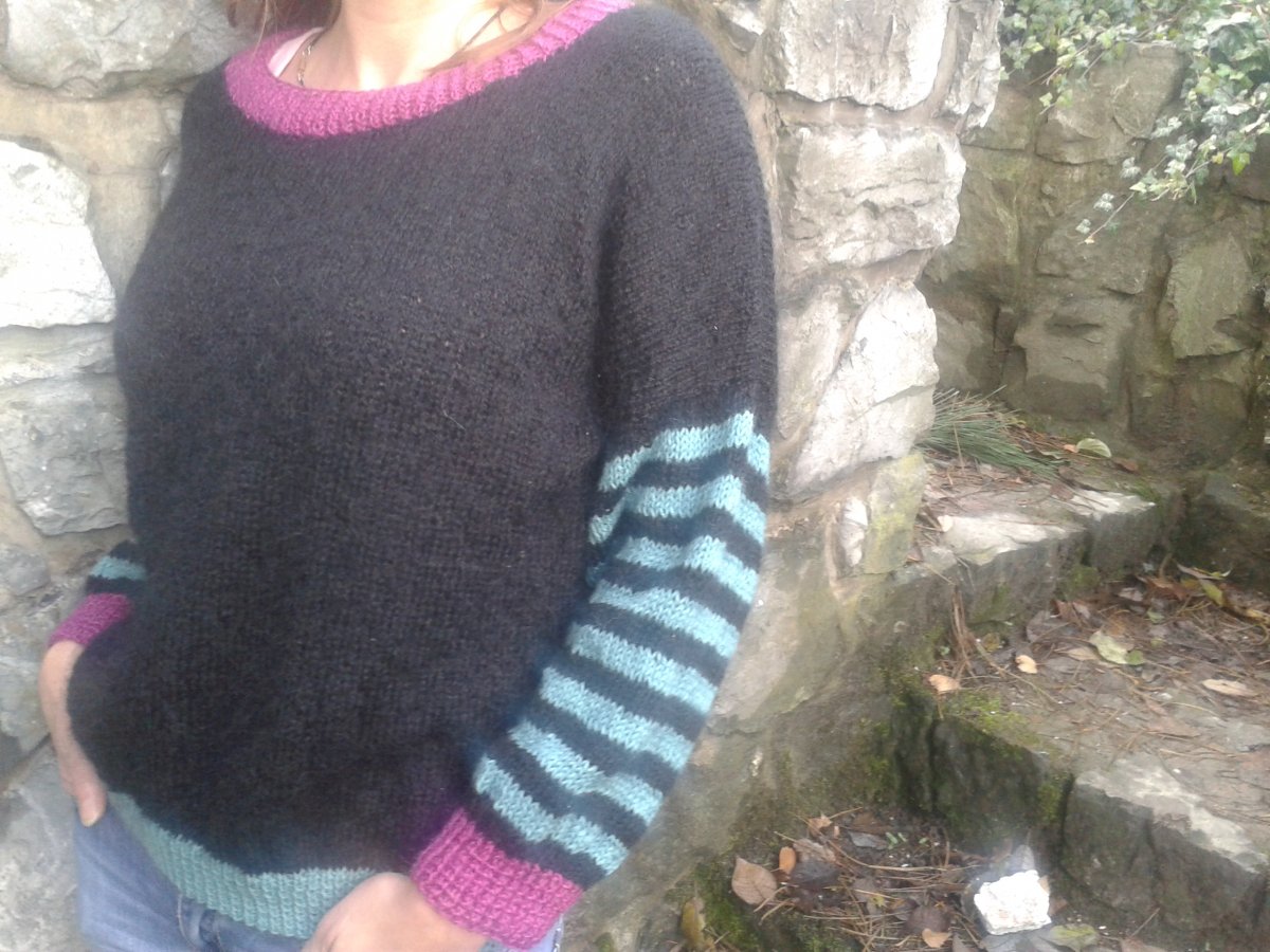 Svetr ručně pletený