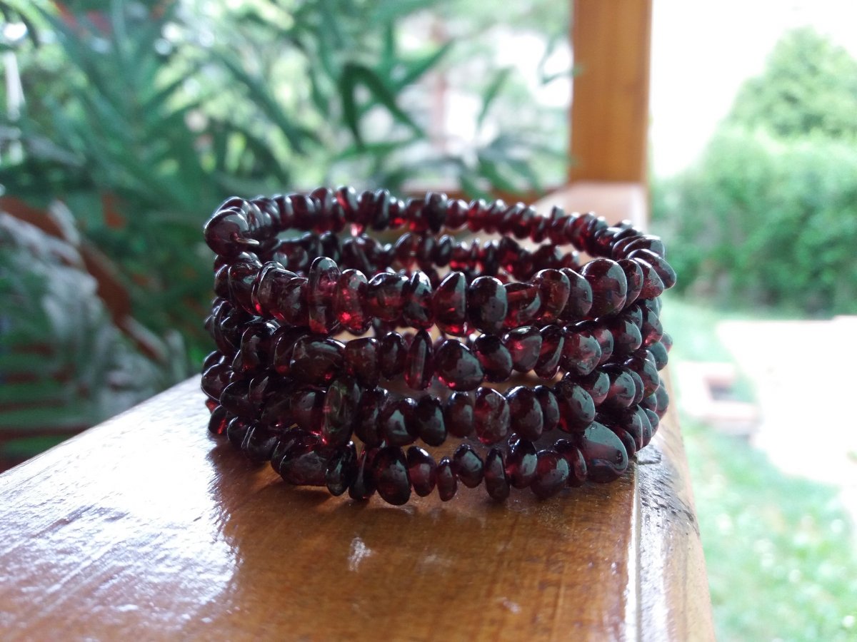 Náramek z granátů