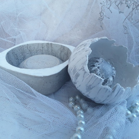 Betonová stolní dekorace "Něha"