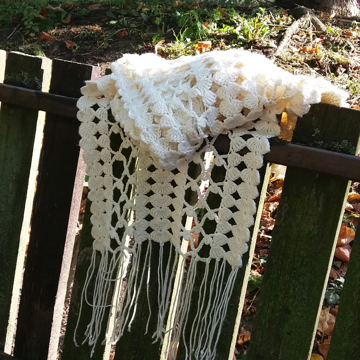 Smetanová háčkovaná šála