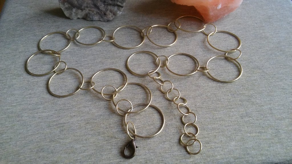 Pásek z mosazných kroužků