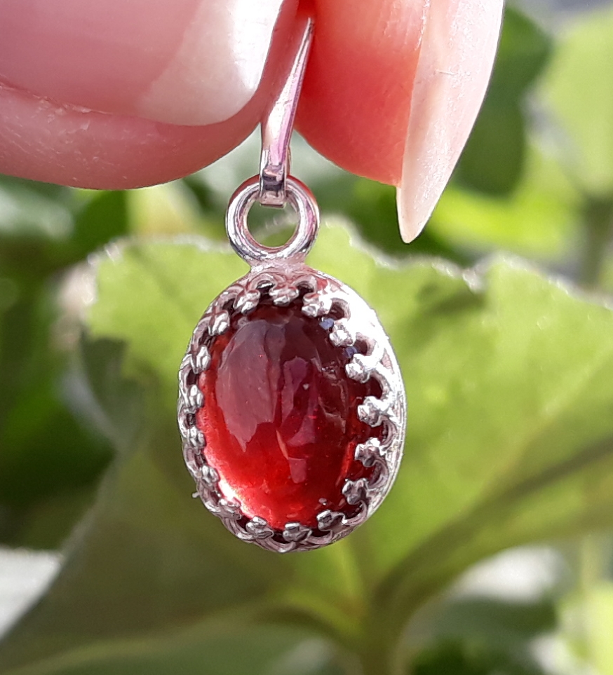 Stříbrný přívěsek granát Ag 925/1000