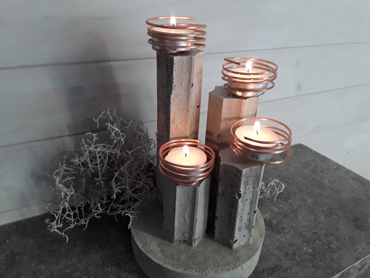 Betonový svícen sestupný "Měděná spirála"