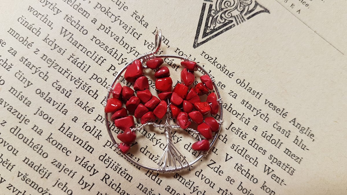 Strom života s červeným korálem