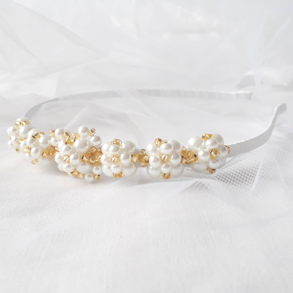 Čelenka Pearl White