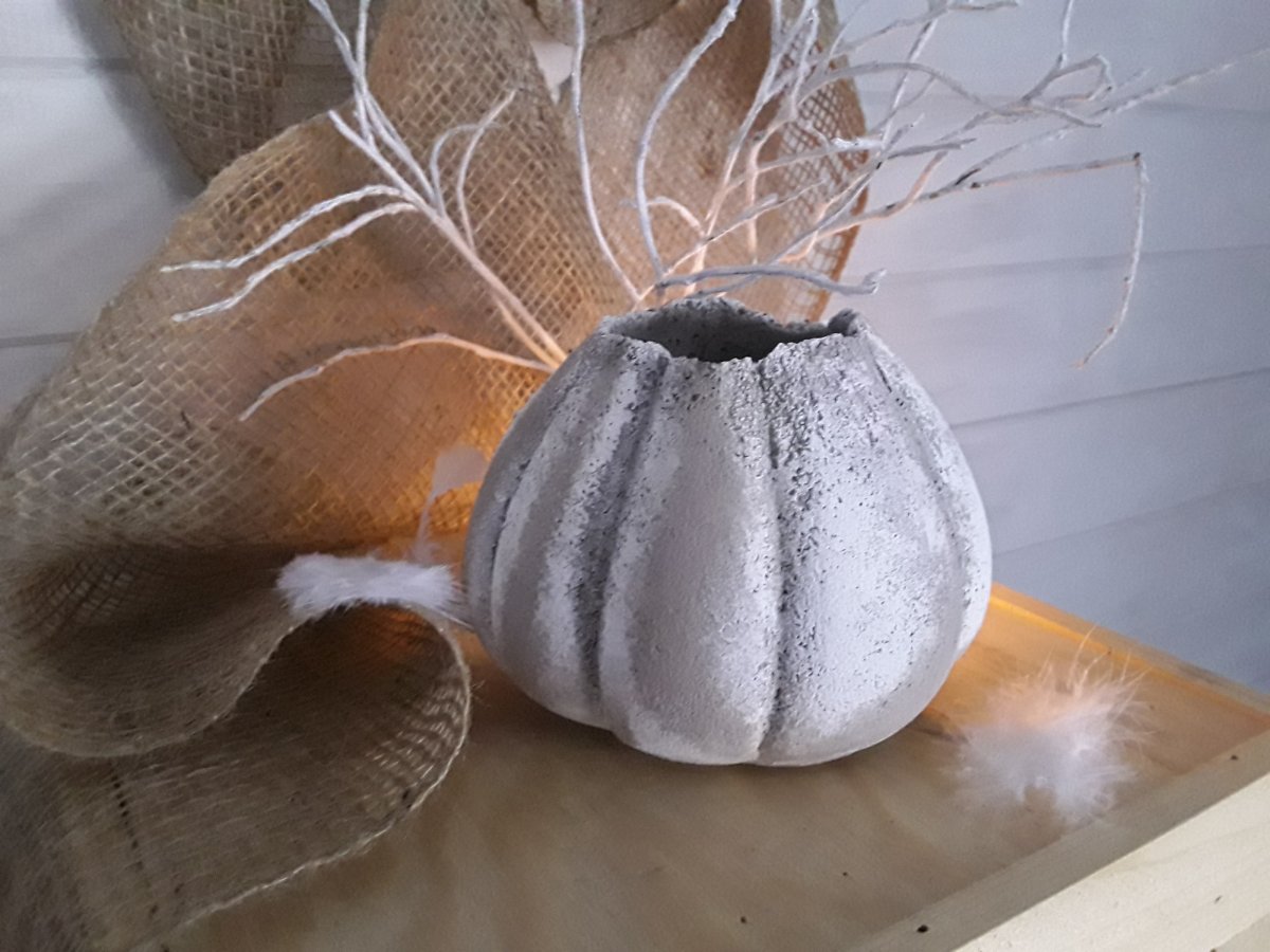 Betonový svícen-květináč "Buclák"