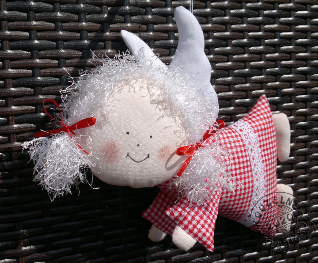 Andělka letící červená kostička