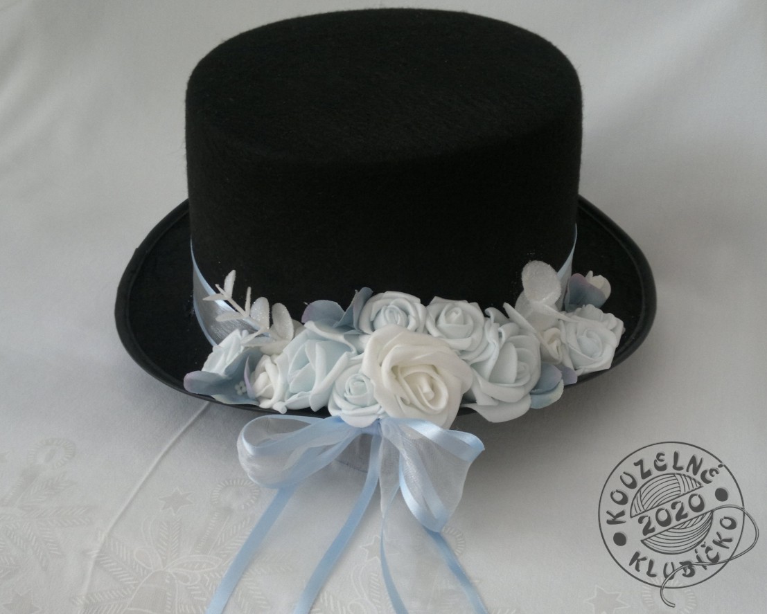 Cylindr na auto černý modrobíle zdobený 