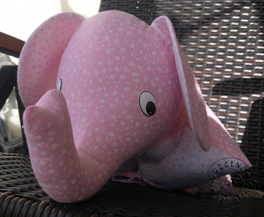 Polštářek Sloní slečna kytičková světle růžová