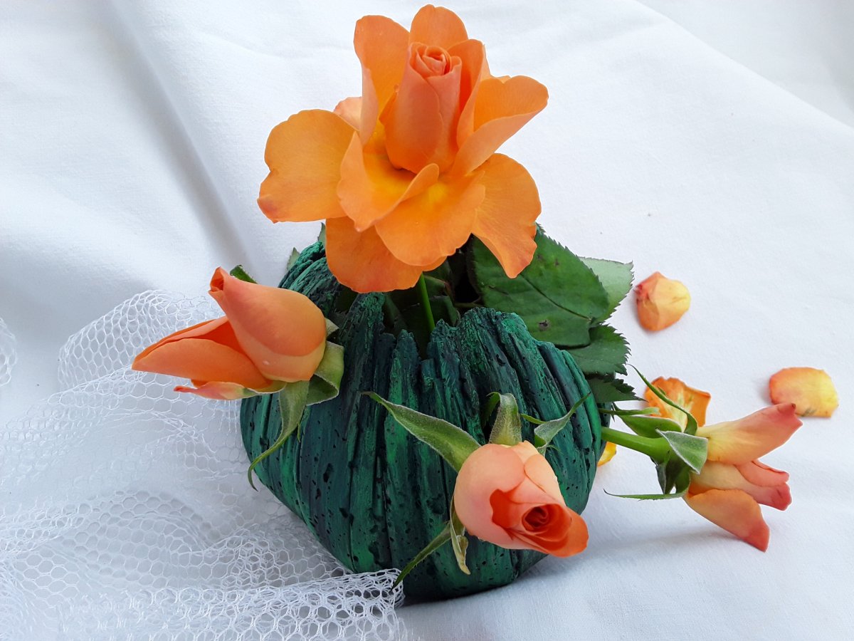 Beton-skořepina s dírkami  