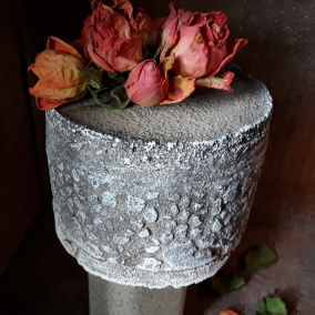 Beton-vázička  " Otisk krajky "