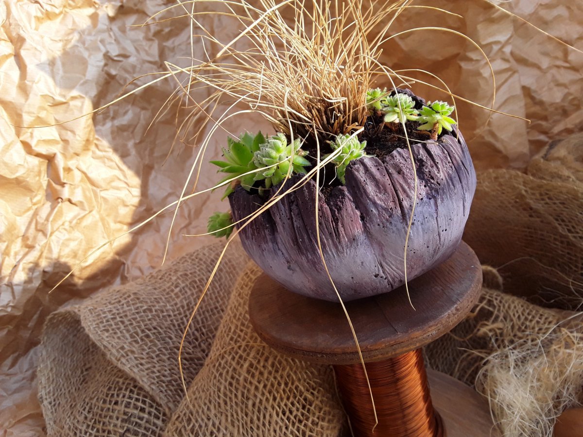 Beton-květináč-skořepina  