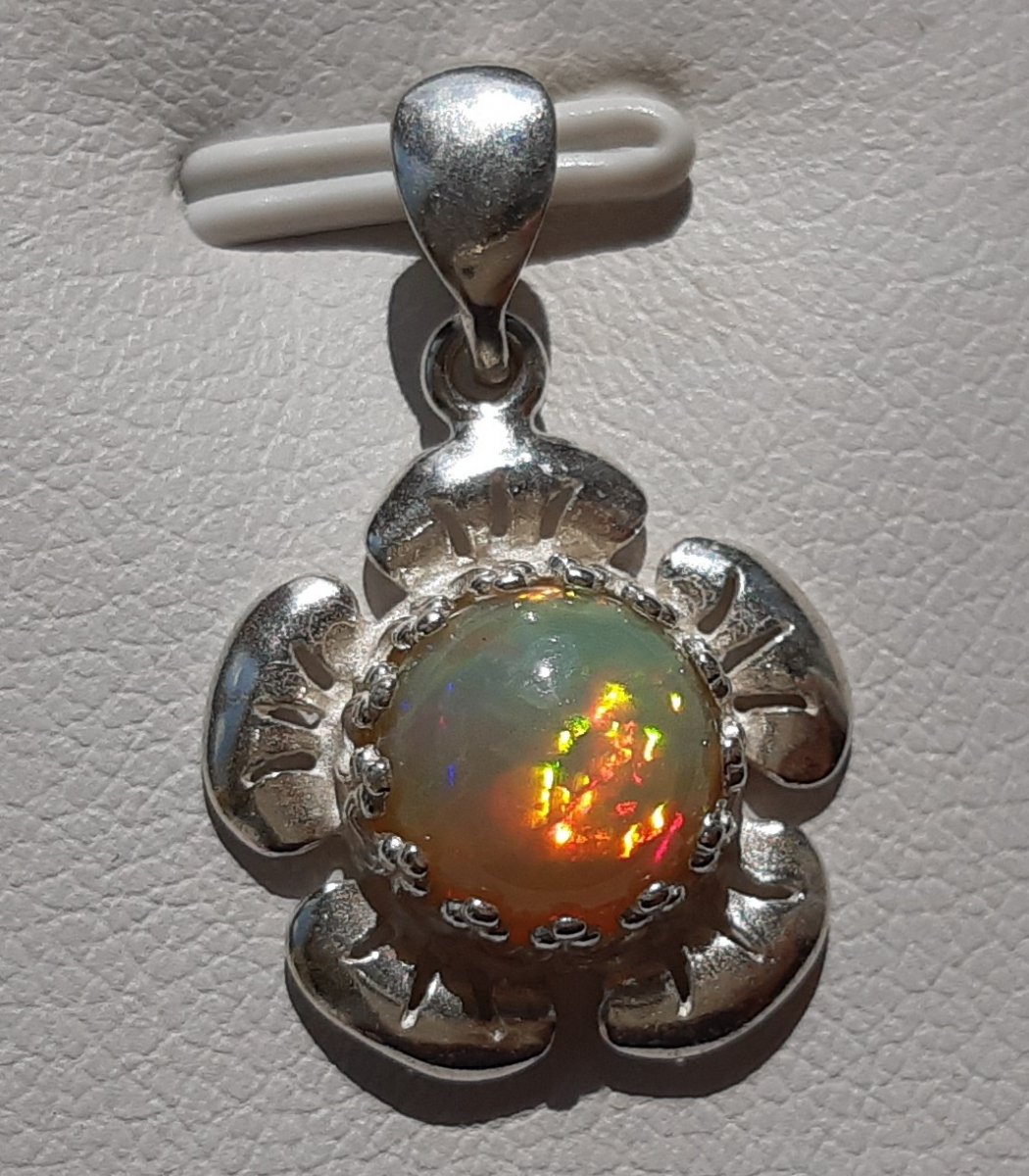 Stříbrný přívěsek s etiopským opálem Ag 925/1000