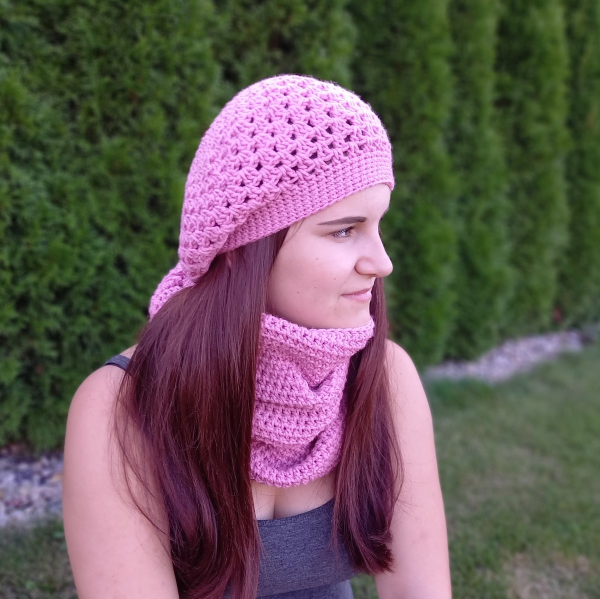 Souprava baret a nákrčník