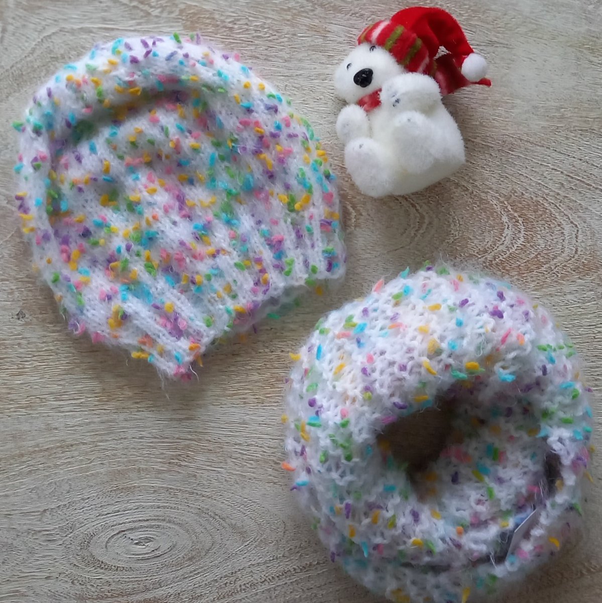 Souprava čepice a nákrčníku