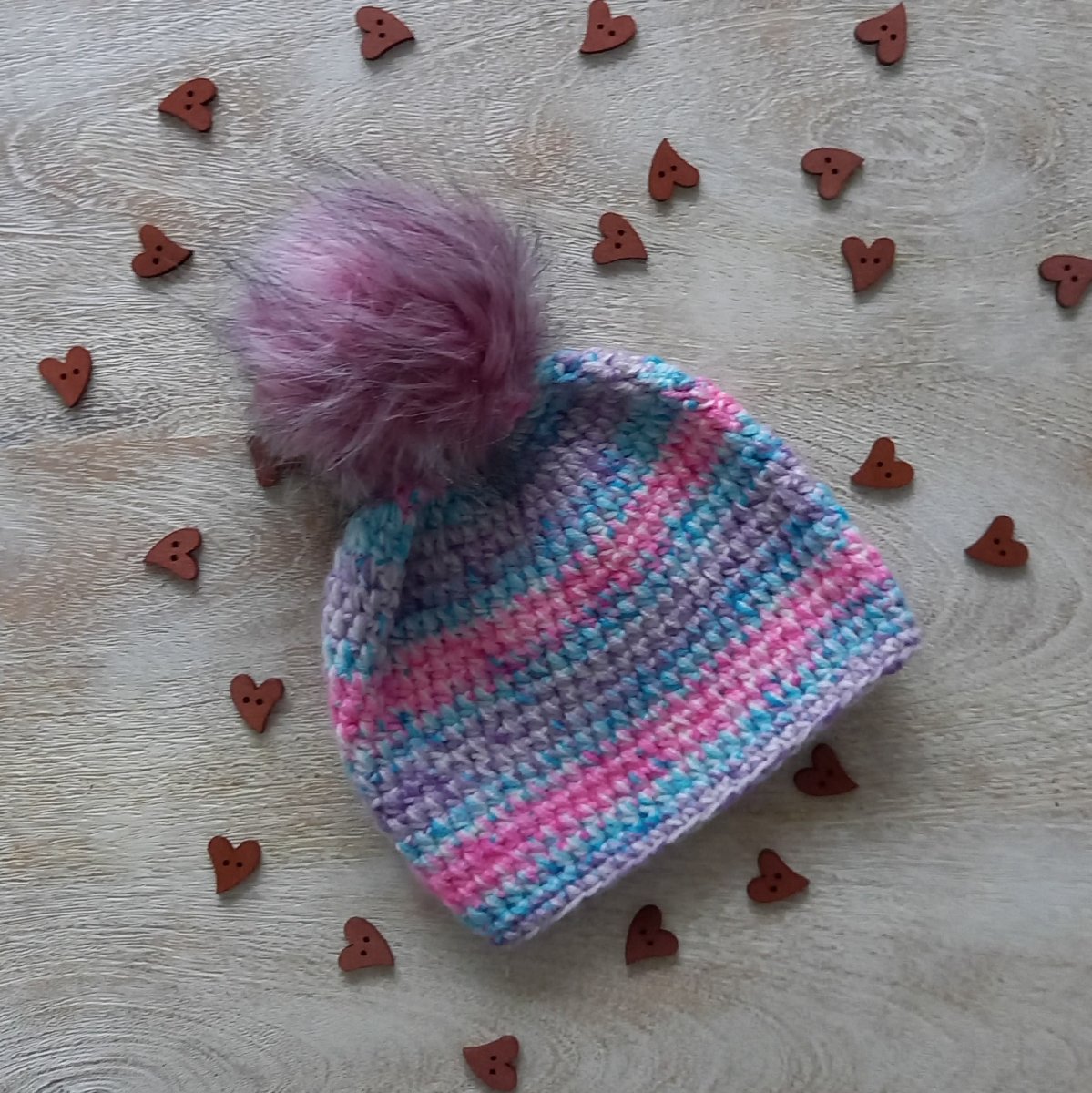 Háčkovaná čepice s bambulí