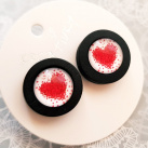 náušnice pecky v dřevěném lůžku