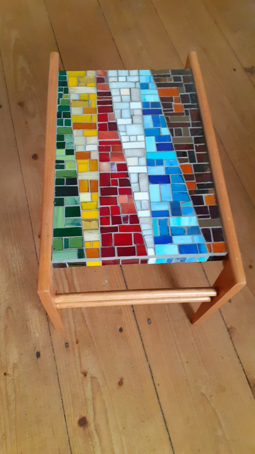 Mozaiková stolička, odkládací stolek
