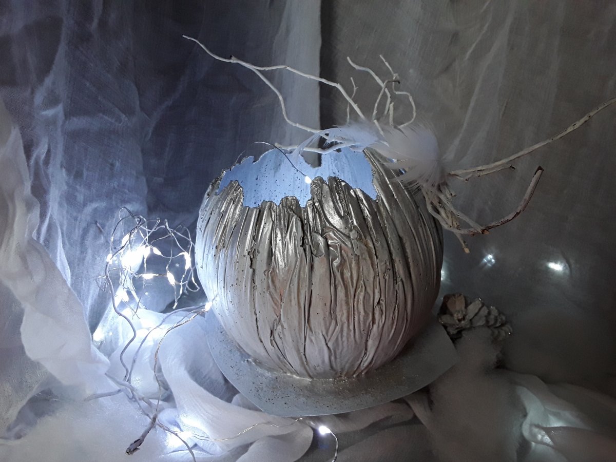 Betonový svícen skořepina "Stříbrný+bílý+přírodní"