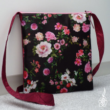 Výrazná taška s květinovým vzorem