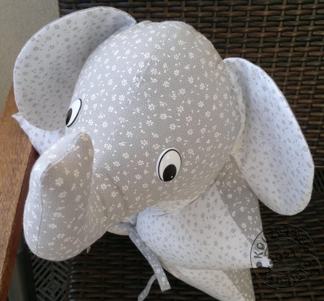 Polštářek Sloník kytičkový světle šedobílý