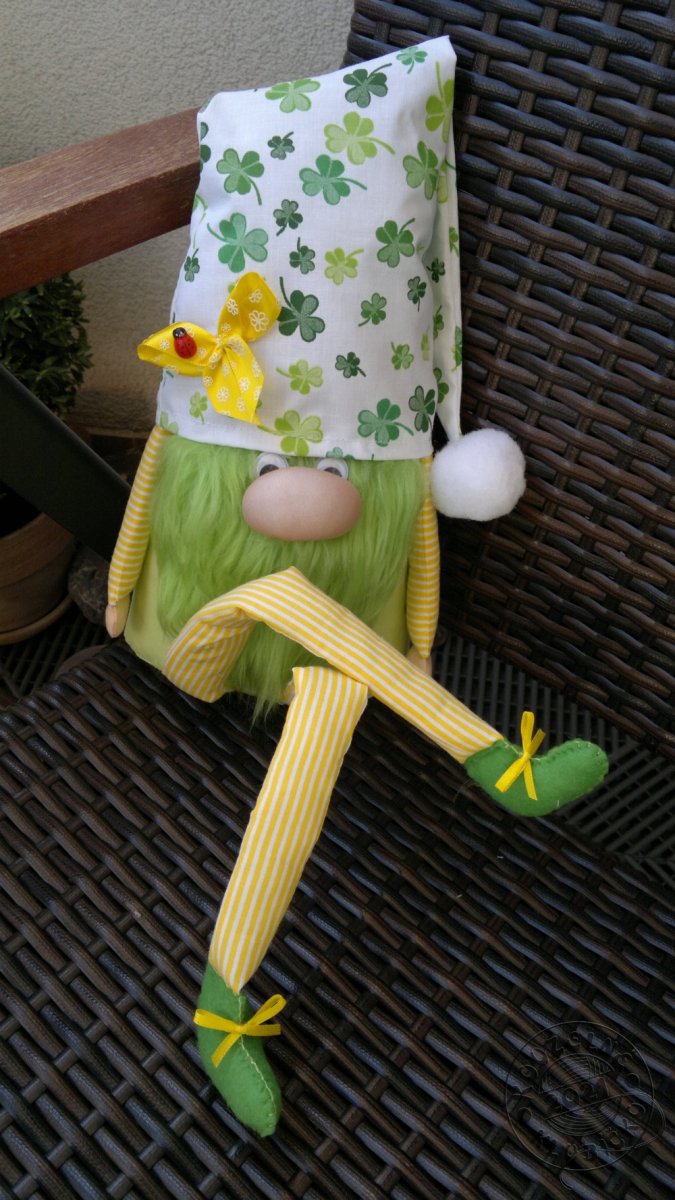 Skřítek - trpaslík Kubíček v jarních barvách