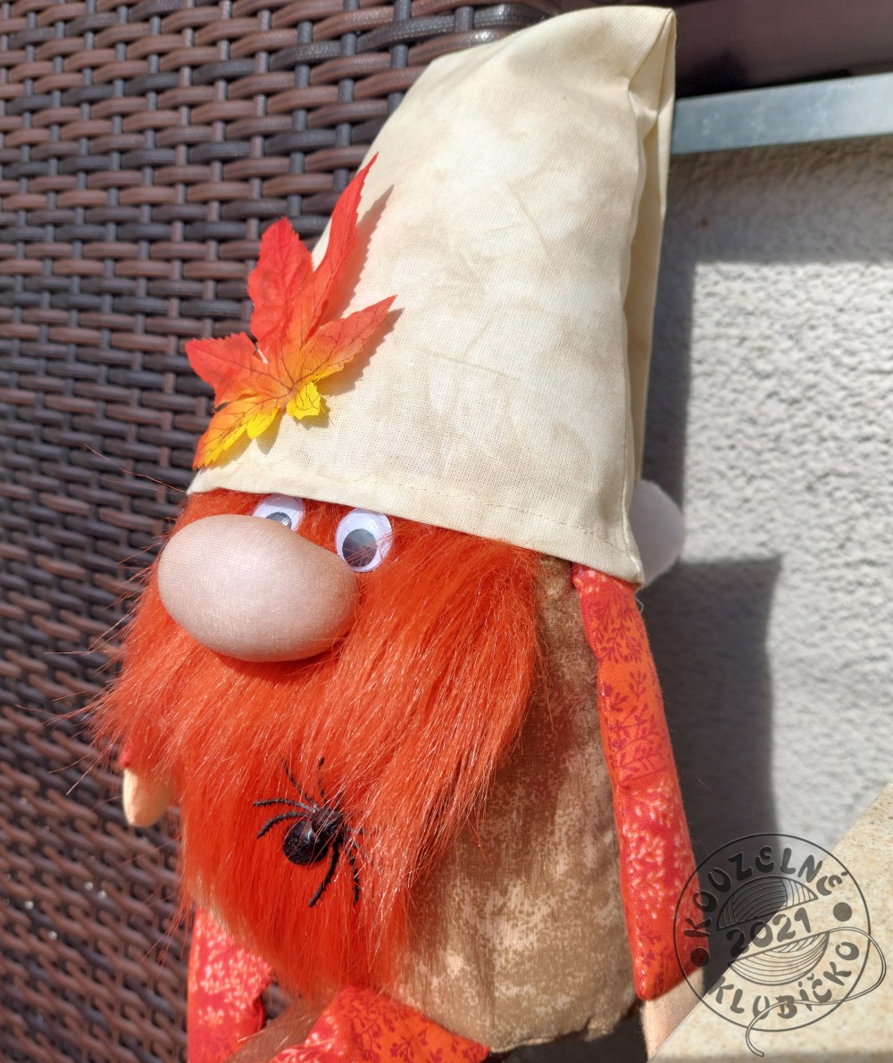 Skřítek - trpaslík Kubíček v podzimních barvách