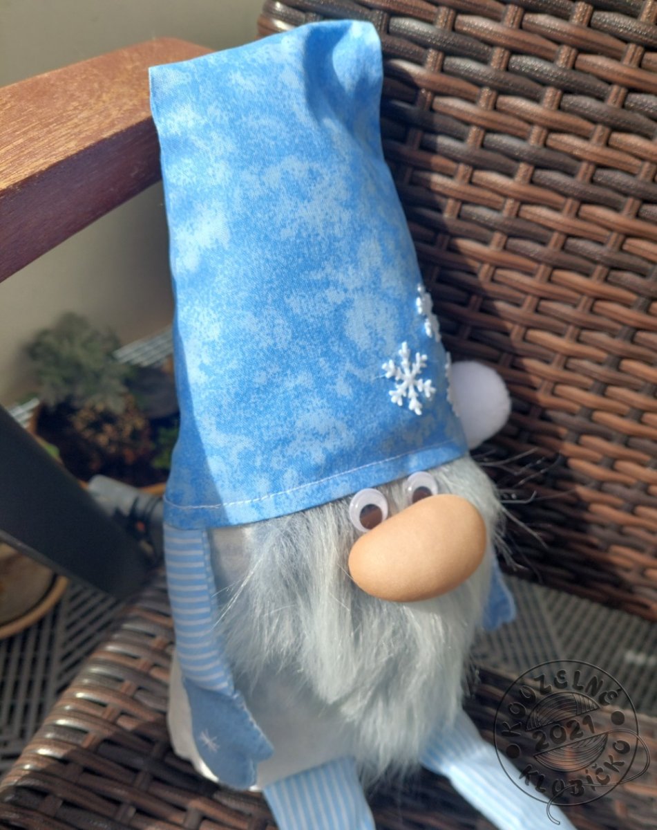 Skřítek - trpaslík Kubíček v zimních barvách