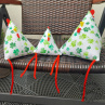 Slepička sedící vysoká 16 cm s jetelíčkem