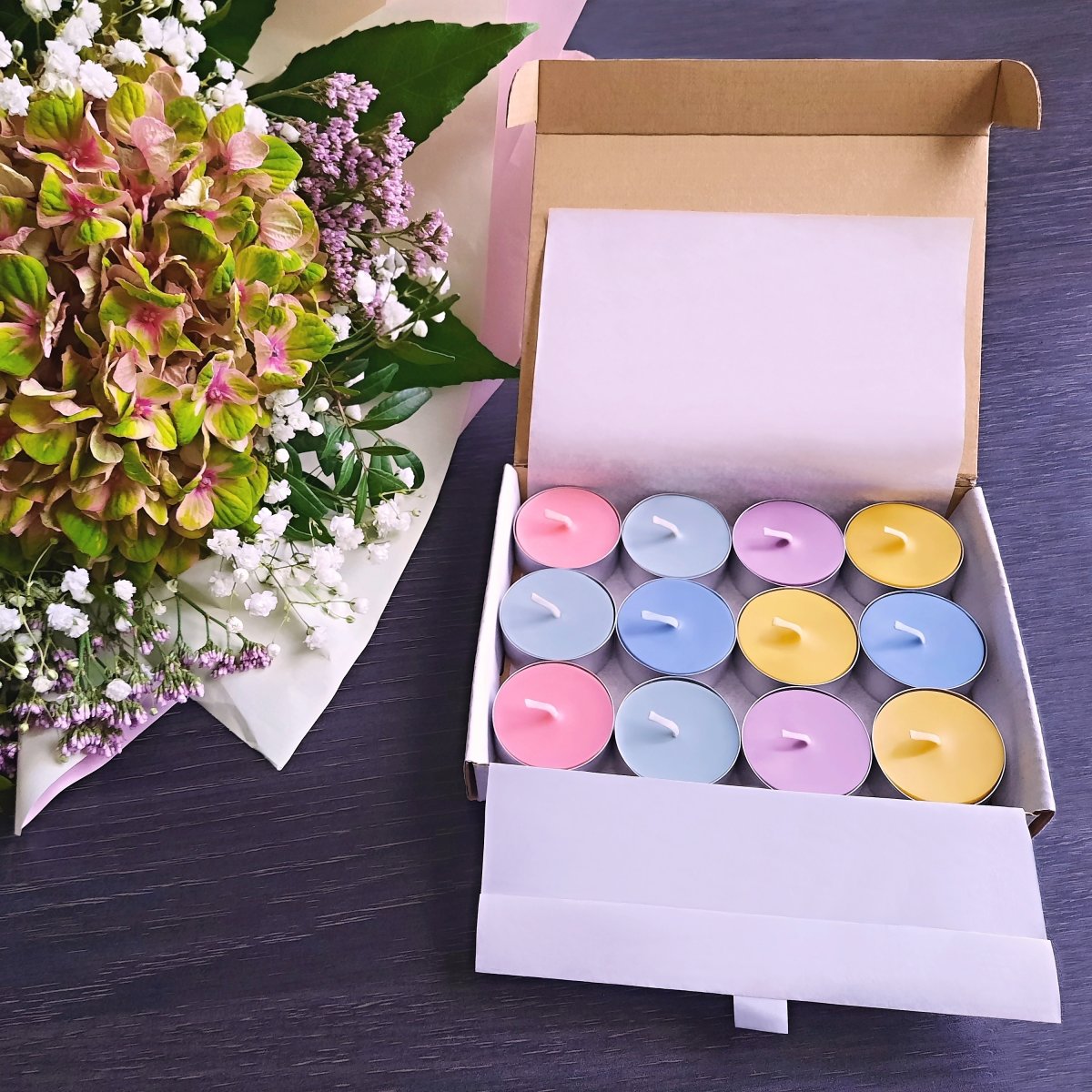 Malá sada přírodních svíček ve stříbrných kalíšcích